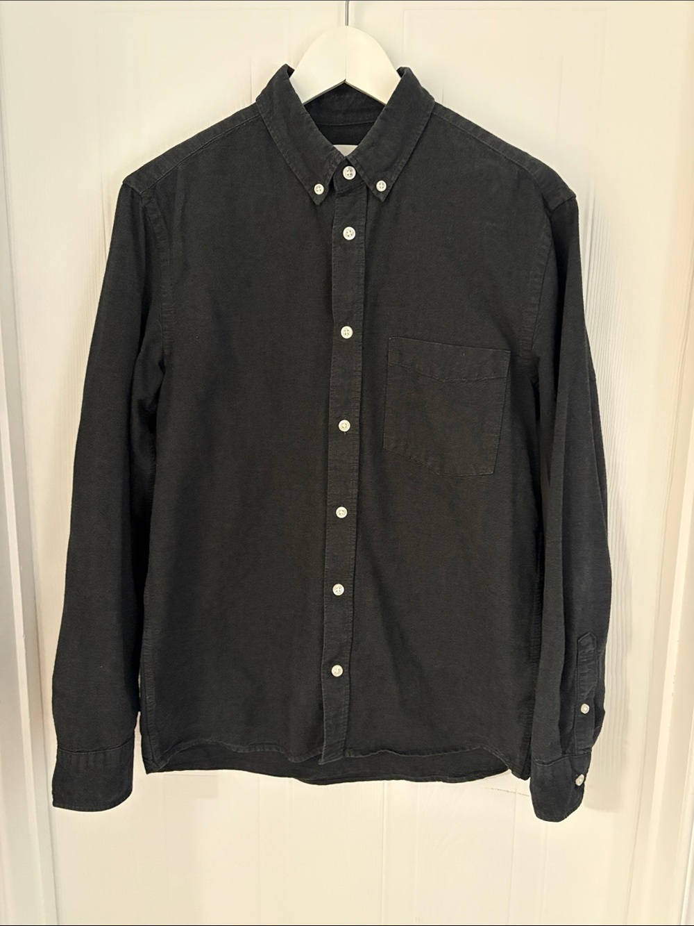 H&M Men's Black Long-Sleeve Button-Down Shirt